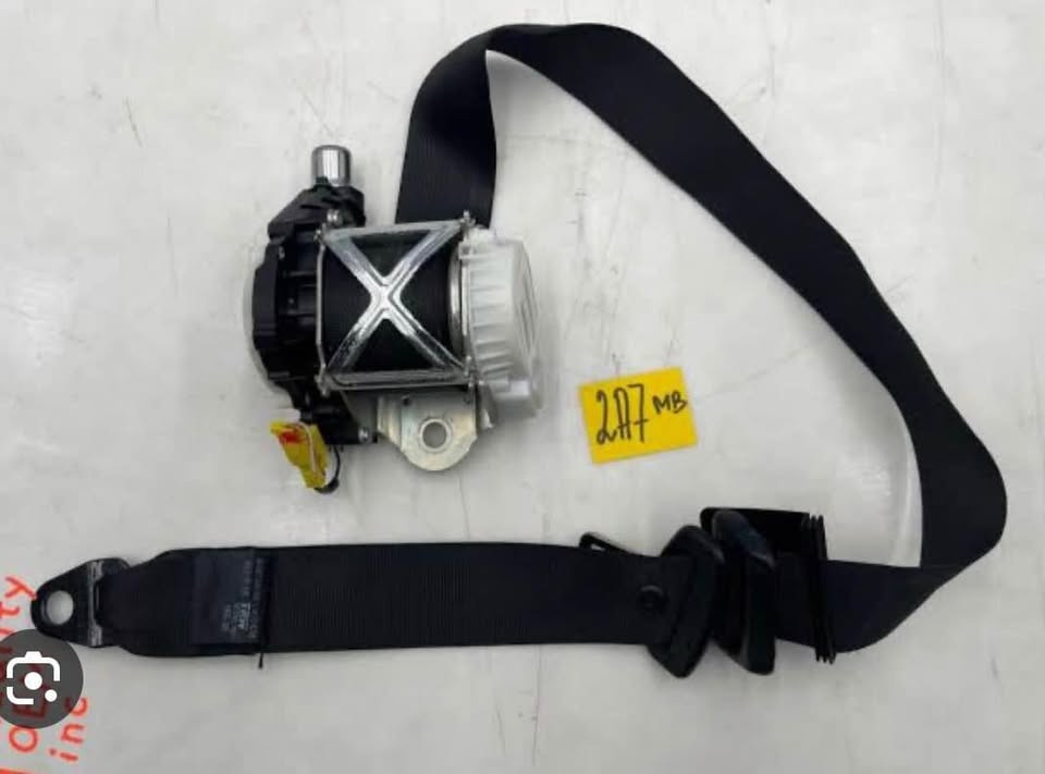 MERCEDES,VWs CARs, SEAT BELTS - Private Seller