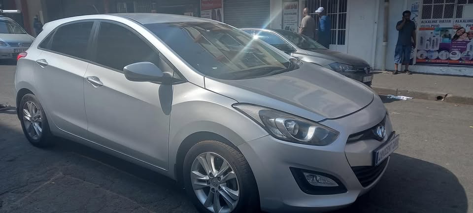 2016 HYUNDAI i30 1.6ENGINE PETROL, MANUAL TRANSMISSION, SILVER COLOUR, 119000KM