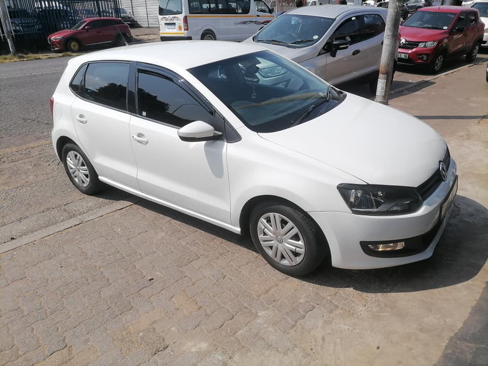 2013 Volkswagen polo 6 1.4 Comfortline Hatchback with a Nice interior seat