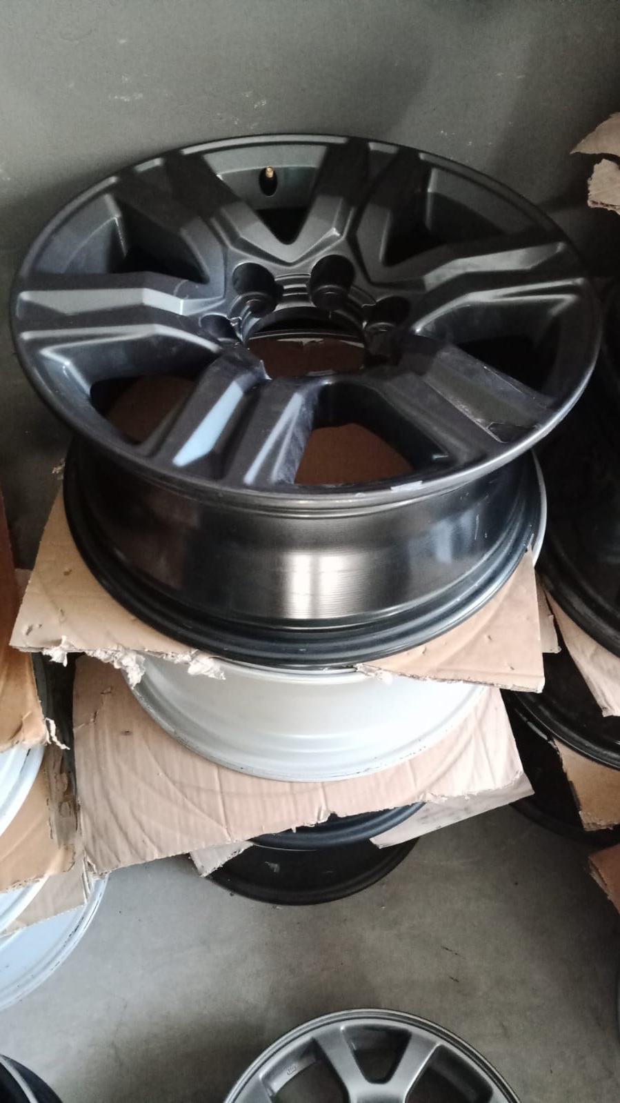 17inch Toyota Hilux/Fortuner original mag to use for spare wheel - Private Seller 17inch Toyota Hilux/Fortuner original mag to use for spare wheel - Private Seller