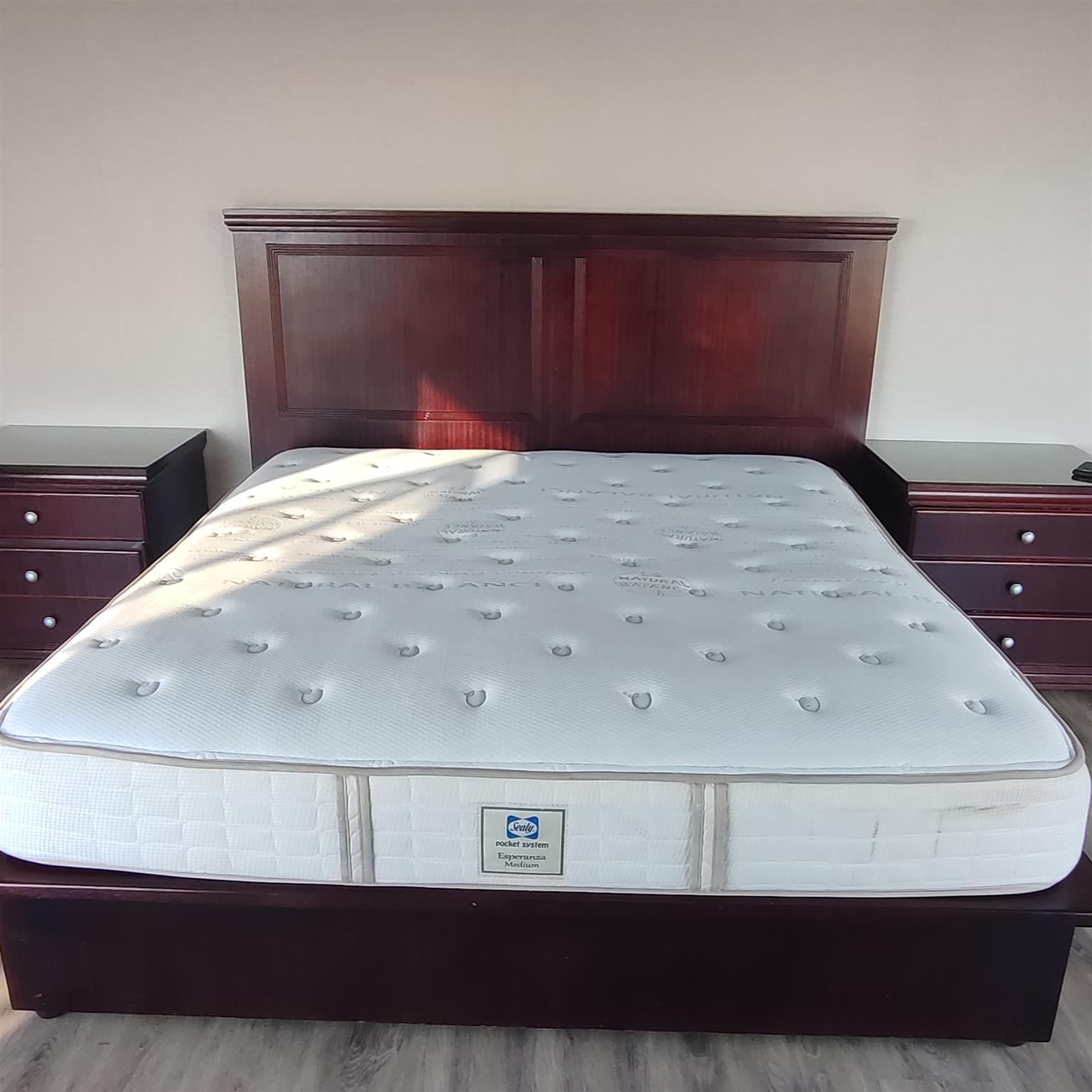 Headboard and mattress base - Meranti wood