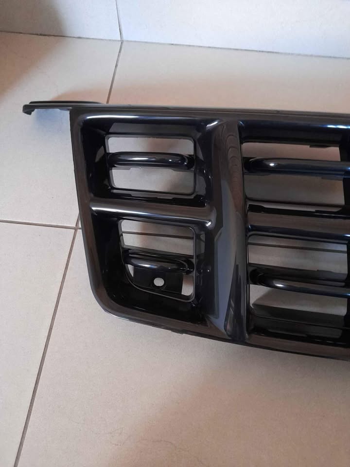 ISUZU DTEC 4X2  2009/11  BRAND NEW FRONT GRILLES BLACK TYPE FORSALE