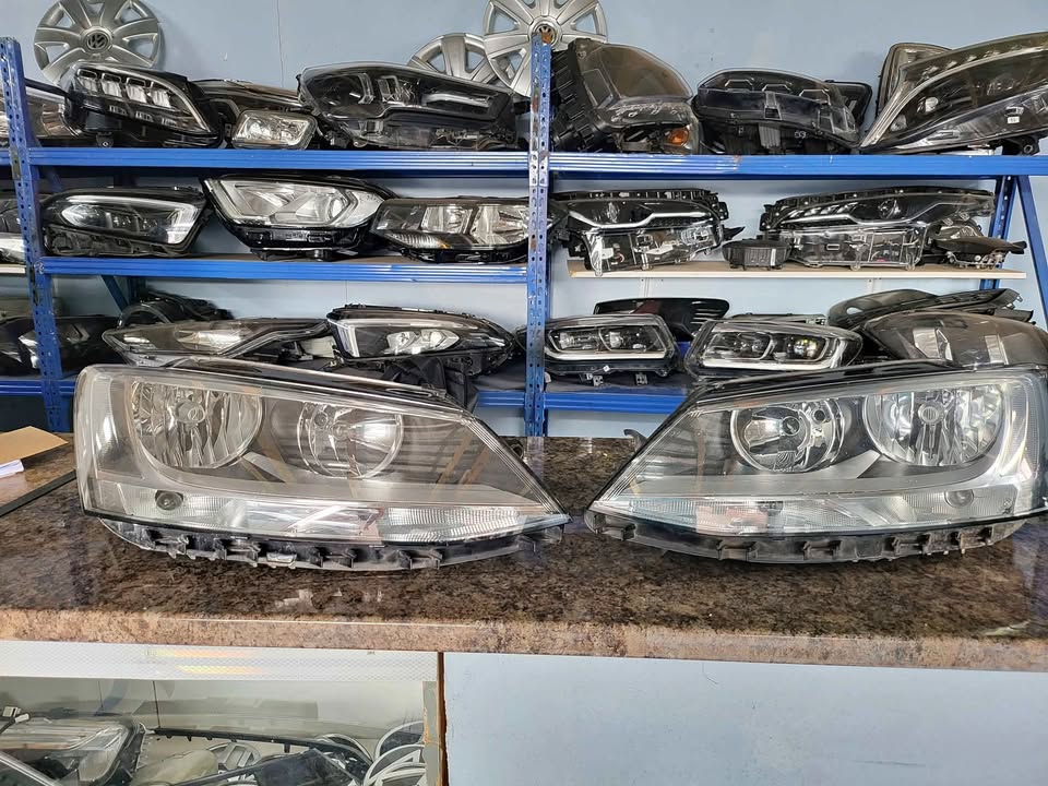 Jetta6/7 left and right headlight available for sale. Jetta6/7 left and right headlight available for sale.