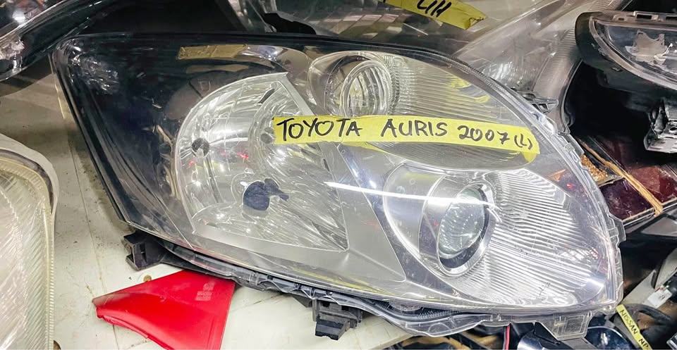 Toyota Auris headlight 2007 - Private Seller Toyota Auris headlight 2007 - Private Seller