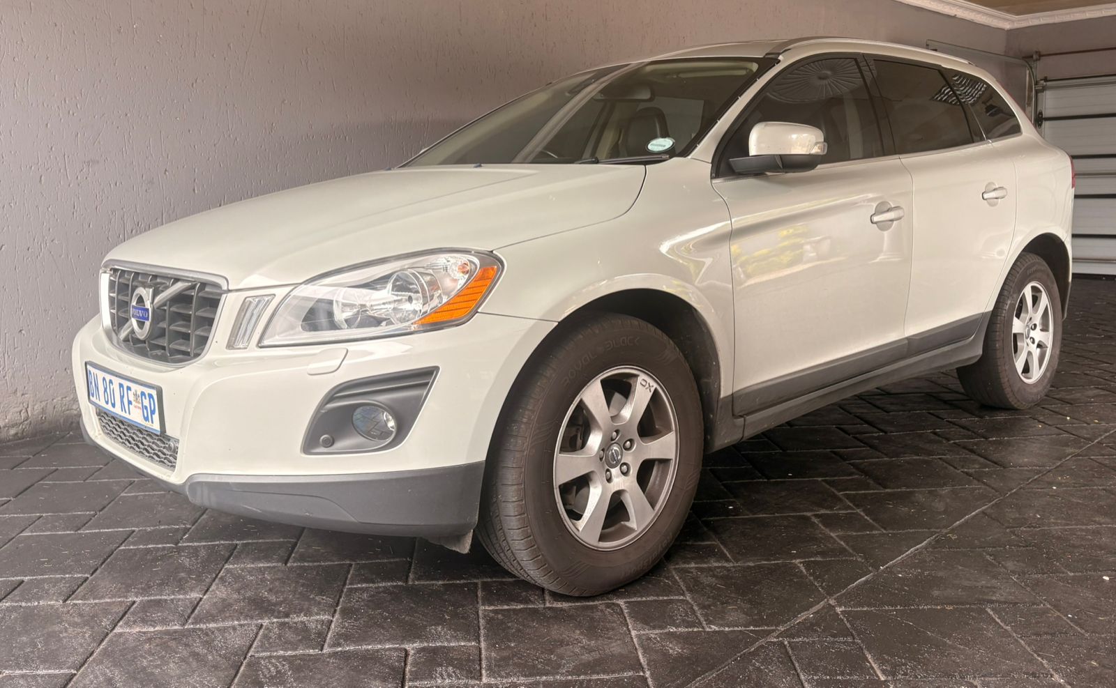 Used 2010 Volvo XC60 2.4D Elite Geartronic - Private Seller Used 2010 Volvo XC60 2.4D Elite Geartronic - Private Seller