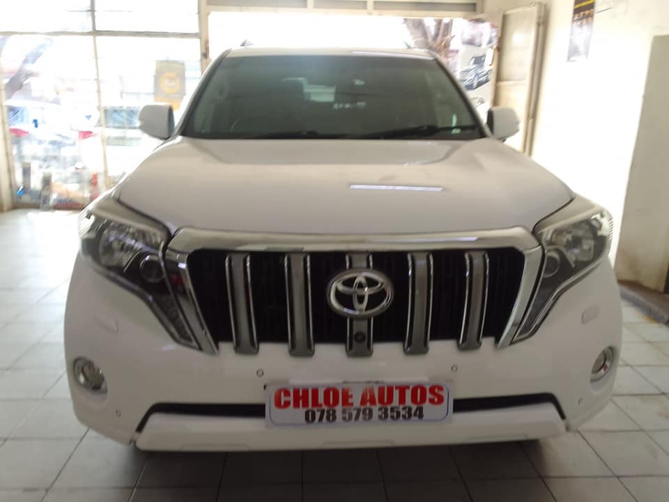 2014 TOYOTA LANDCRUISER PRADO 3.0VX 4X4   DIESEL AUTOMATIC  WHITE LEATHER INTERIOR FULL SERVICE HIST