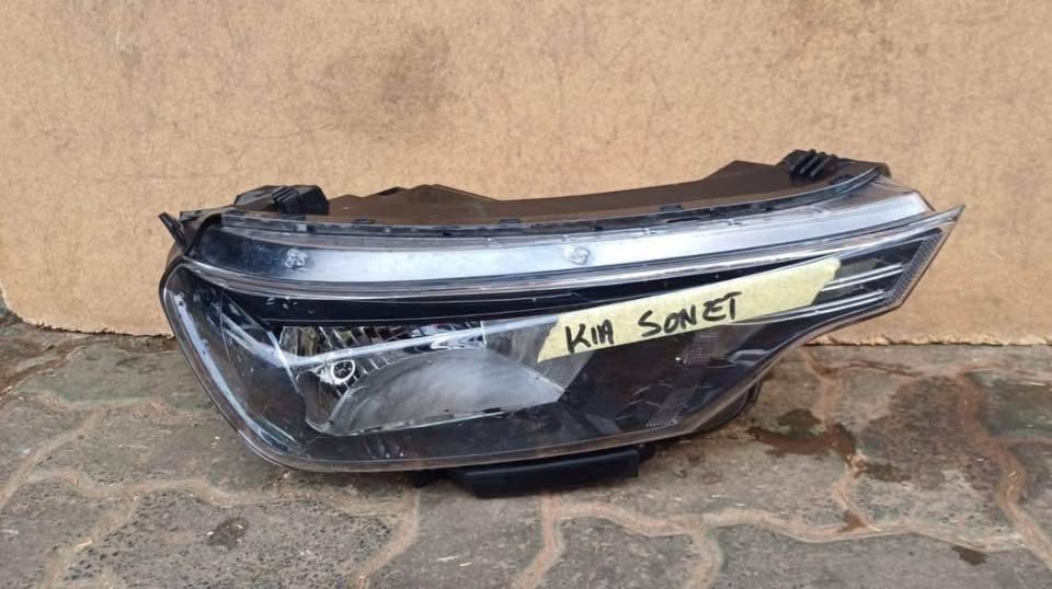 Kia Sonet Headlight Rightside Call or dm - Private Seller Kia Sonet Headlight Rightside Call or dm - Private Seller