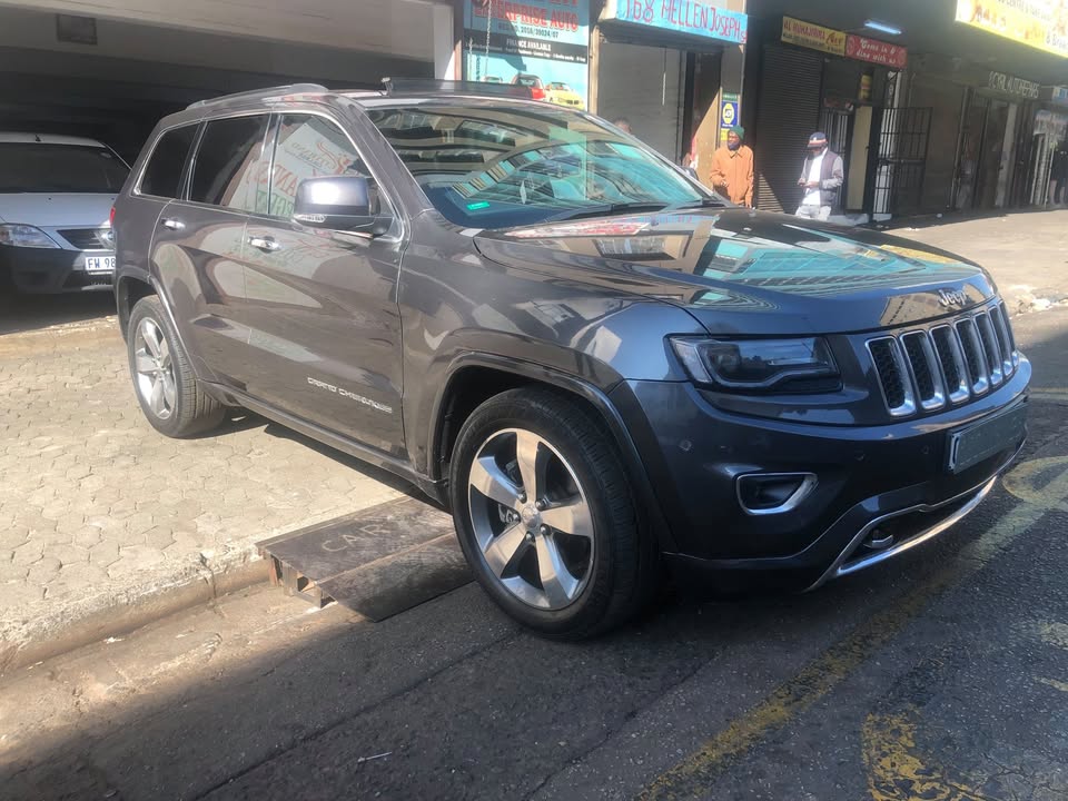 2014 Jeep grand cherokee v6 4x4