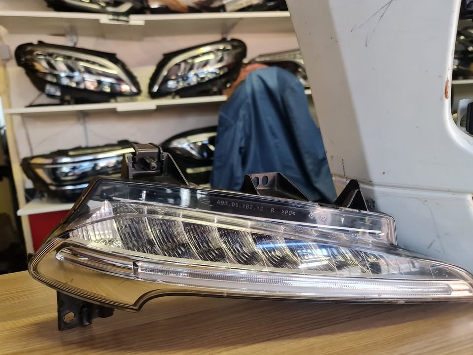 2018 PORSCHE CARRERA 911 (991.1) RIGHTSIDE FOG LIGHT IN AN EXCEPTIONAL CONDITION - Private Seller 2018 PORSCHE CARRERA 911 (991.1) RIGHTSIDE FOG LIGHT IN AN EXCEPTIONAL CONDITION - Private Seller