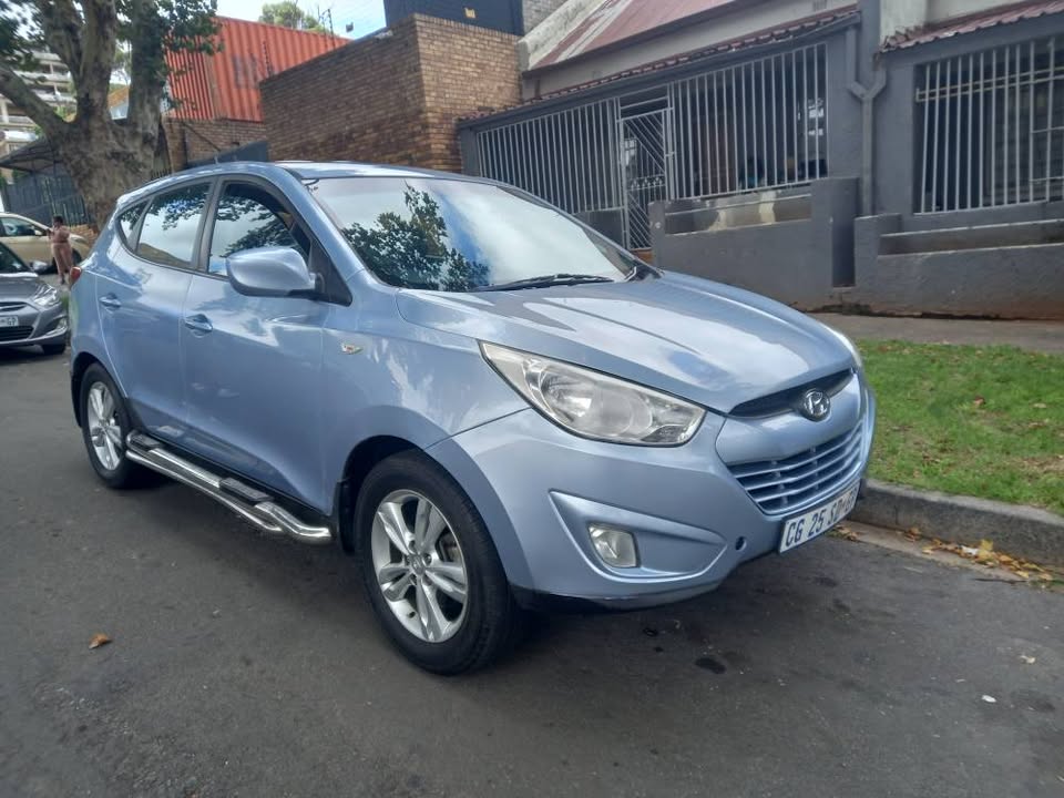 2013 Hyundai ix35 SUV 2.0 Petrol, Manual Transmission, Blue color, Mileage 92,000kms