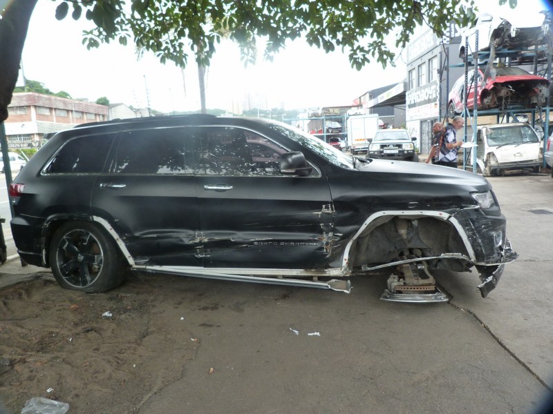 Jeep Grand Cherokee Overland 3.6 4x4 AT Black - 2014 STRIPPING FOR SPARES - Private Seller Jeep Grand Cherokee Overland 3.6 4x4 AT Black - 2014 STRIPPING FOR SPARES - Private Seller