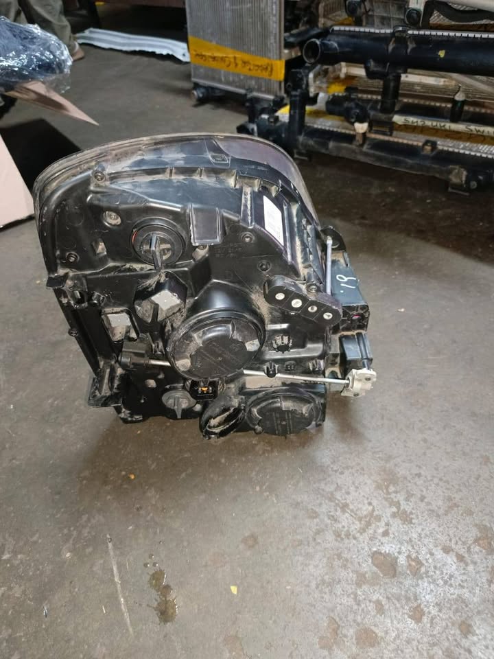 Hyundai H100 Headlight leftside - Private Seller Hyundai H100 Headlight leftside - Private Seller