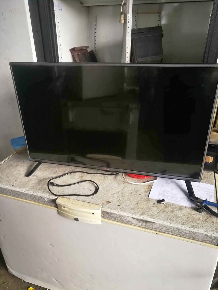 LG plasma TV and Hisense big box tv with high quality audio system