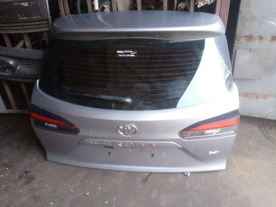 Toyota Corolla Cross complete tailgate - Private Seller Toyota Corolla Cross complete tailgate - Private Seller