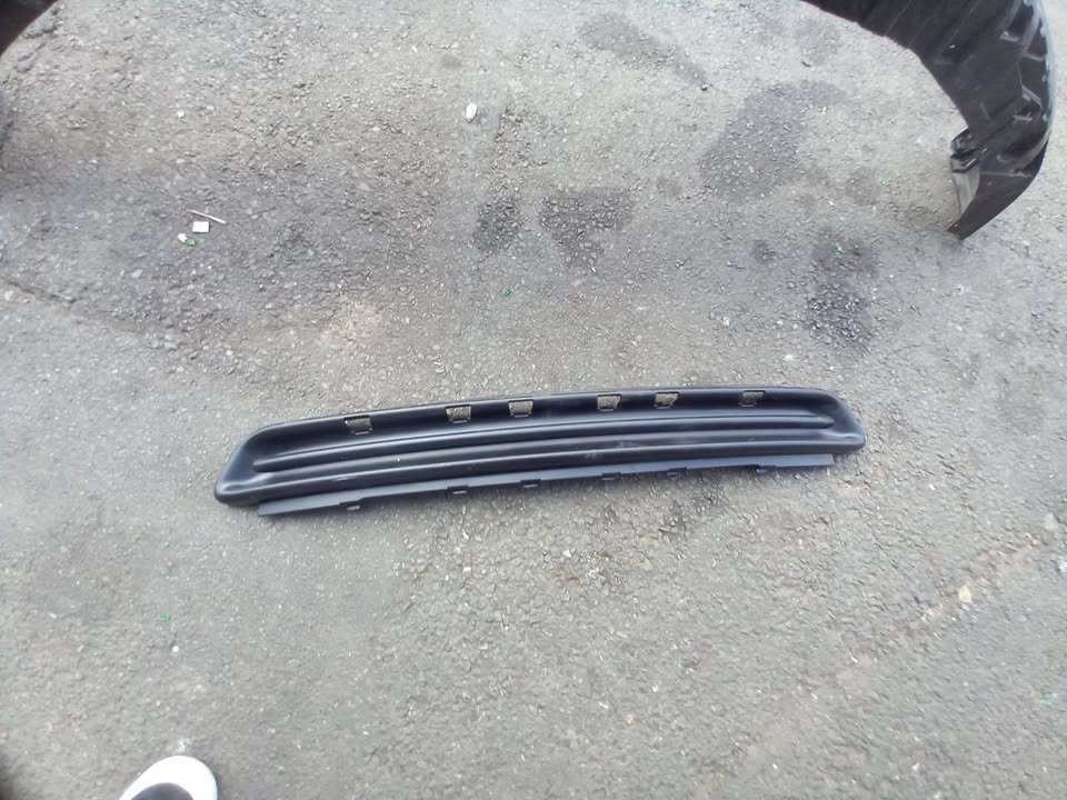 PEUGEOT 308 FRONT BUMPER LOWER GRILLE - Private Seller PEUGEOT 308 FRONT BUMPER LOWER GRILLE - Private Seller