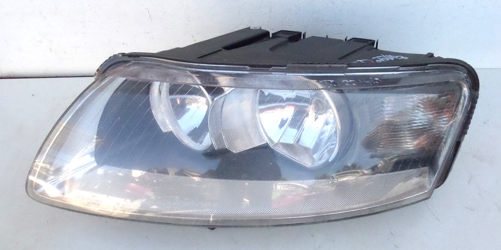 Audi A6 left side standard headlight (2009-2012) - Private Seller Audi A6 left side standard headlight (2009-2012) - Private Seller
