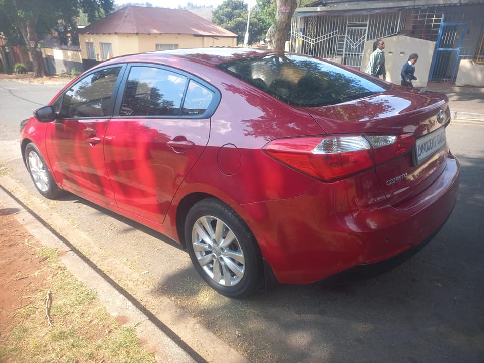 2013 KIA CERATO 2.0 PETROL, AUTOMATIC, MAROON COLOR, MILEAGE 90000KMS, LEATHER SEATS.