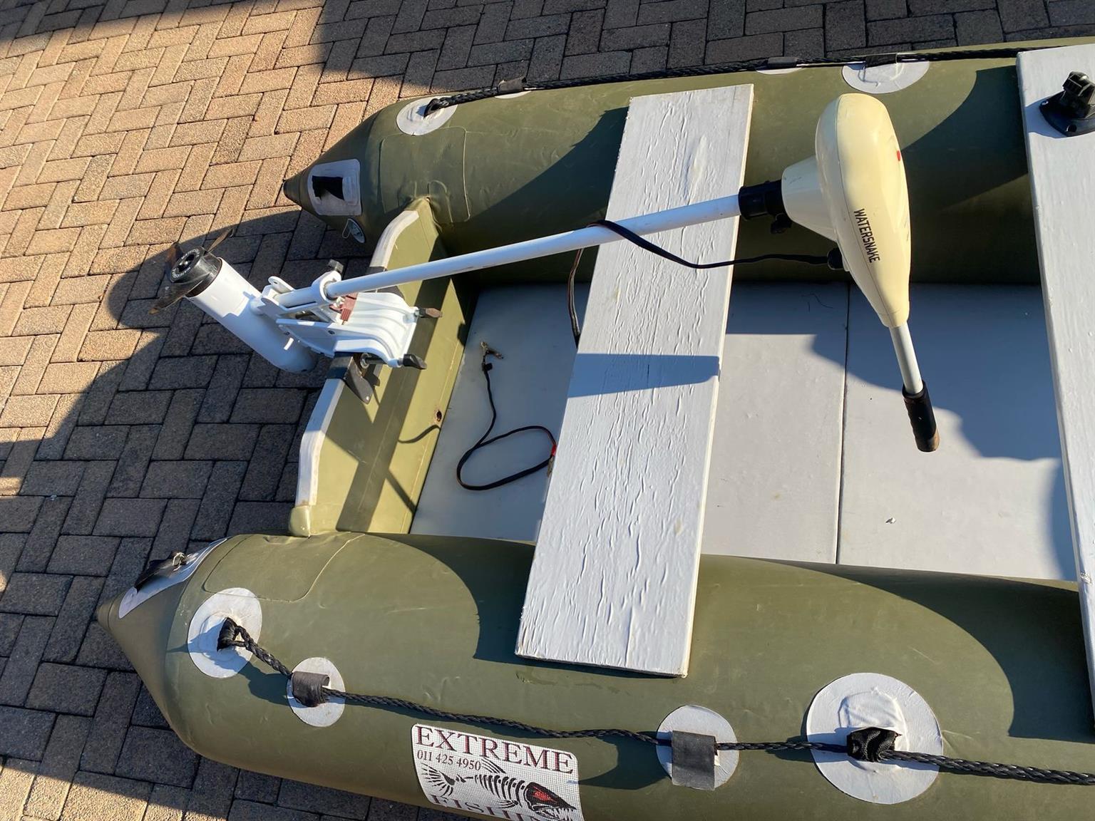 Inflatable bass/carp boat with motor