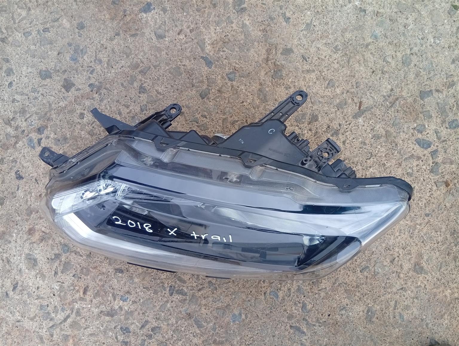2018-2021 nissan xtrail left headlight for sale - Private Seller 2018-2021 nissan xtrail left headlight for sale - Private Seller