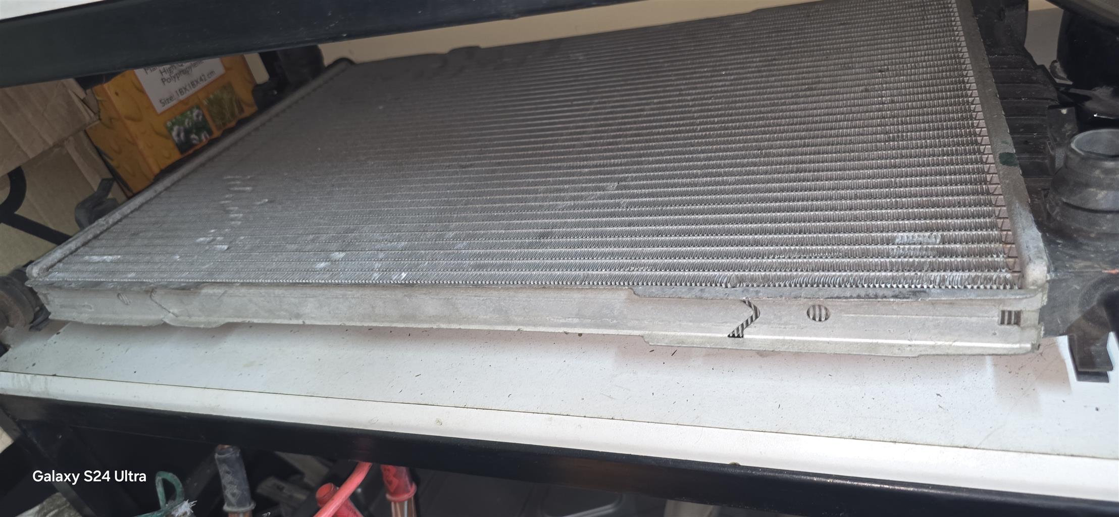 Jaguar Xtype X400 2.1Petrol Radiator in good condition with no leaks or damage. - Private Seller