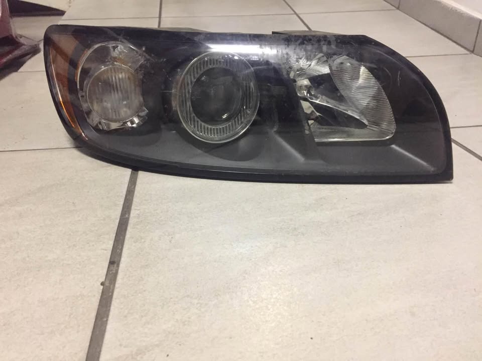 Volvo C70 headlights for sell in good condition nice and clean - Private Seller