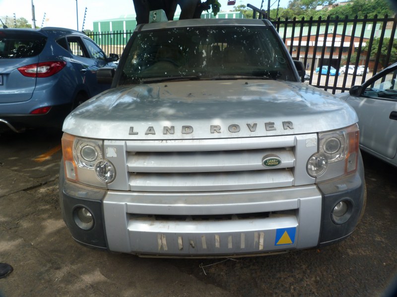 Land Rover Discovery 3 AT Silver - 2006 STRIPPING FOR SPARES - Private Seller Land Rover Discovery 3 AT Silver - 2006 STRIPPING FOR SPARES - Private Seller