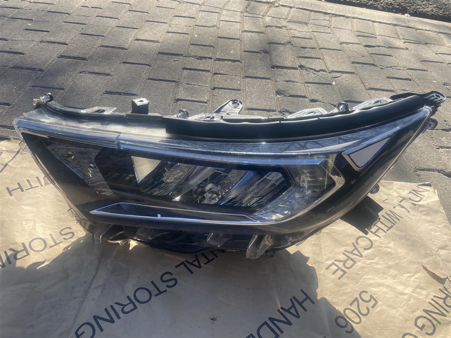 2024 TOYOTA RAV4 FULL LED HEADLIGHT LEFT SIDE FOR SALE. IN EXCELLENT CONDITION 2024 TOYOTA RAV4 FULL LED HEADLIGHT LEFT SIDE FOR SALE. IN EXCELLENT CONDITION
