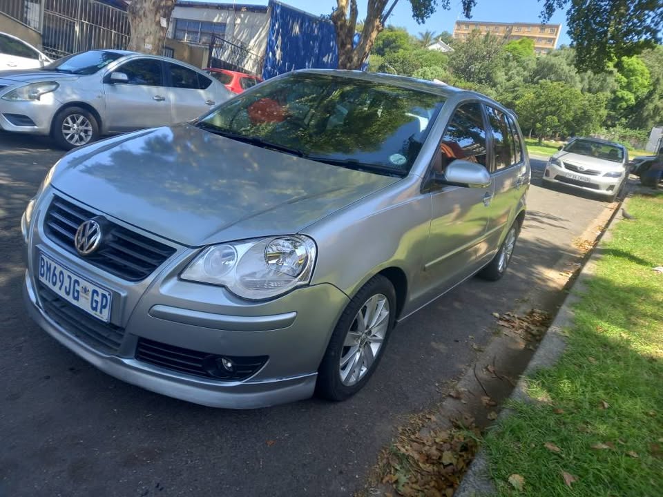 VW Polo Bujwa 1.6 Petrol, Model 2006. Manual, Silver Color, Mileage