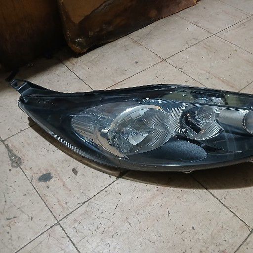 Ford Fiesta headlight - Private Seller Ford Fiesta headlight - Private Seller