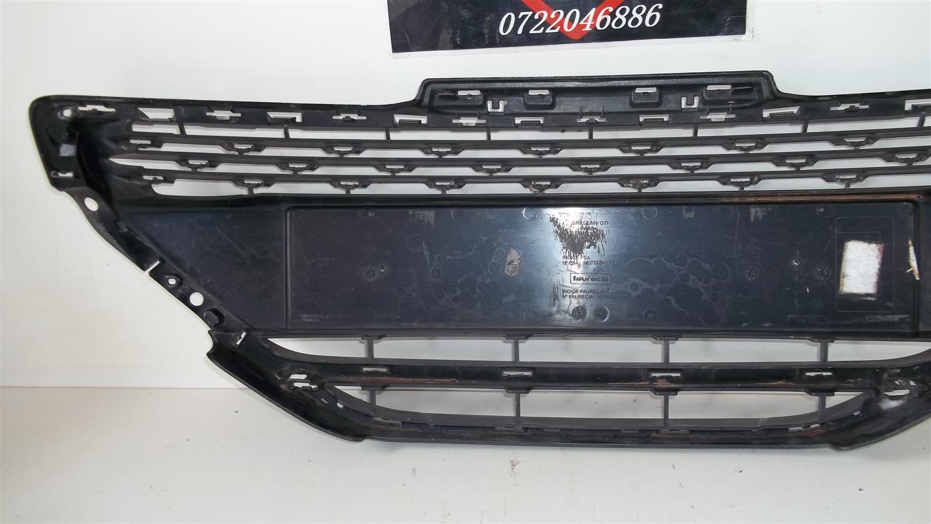 Peugeot 208 grille - Private Seller Peugeot 208 grille - Private Seller