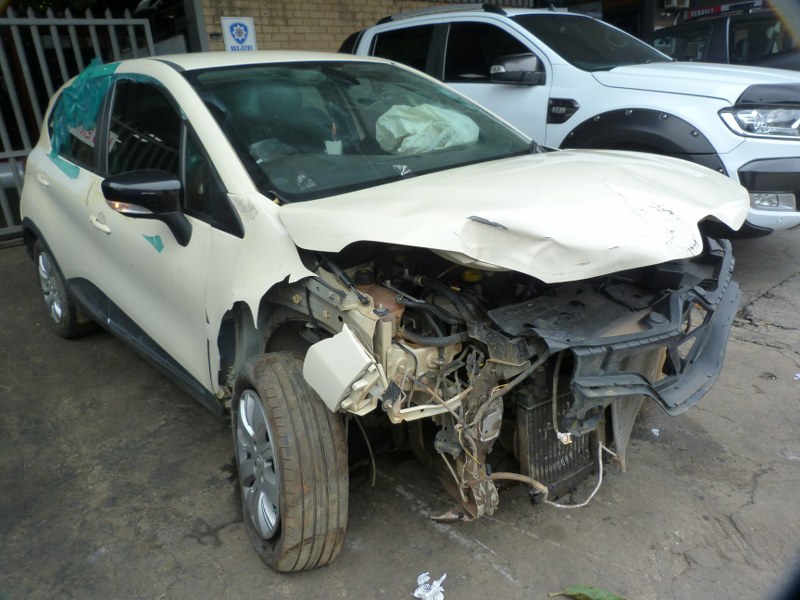 Renault Captur 900T Expression Manual Cream - 2016 SPARESBOYZ STRIPPING FOR SPAR - Private Seller Renault Captur 900T Expression Manual Cream - 2016 SPARESBOYZ STRIPPING FOR SPAR - Private Seller