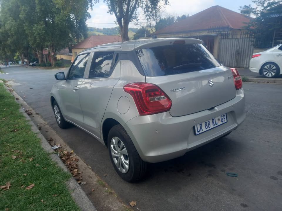 2024 SUZUKI SWIFT 1.2 MANUAL, SILVER, PETROL, 8000KMS,. Service book.