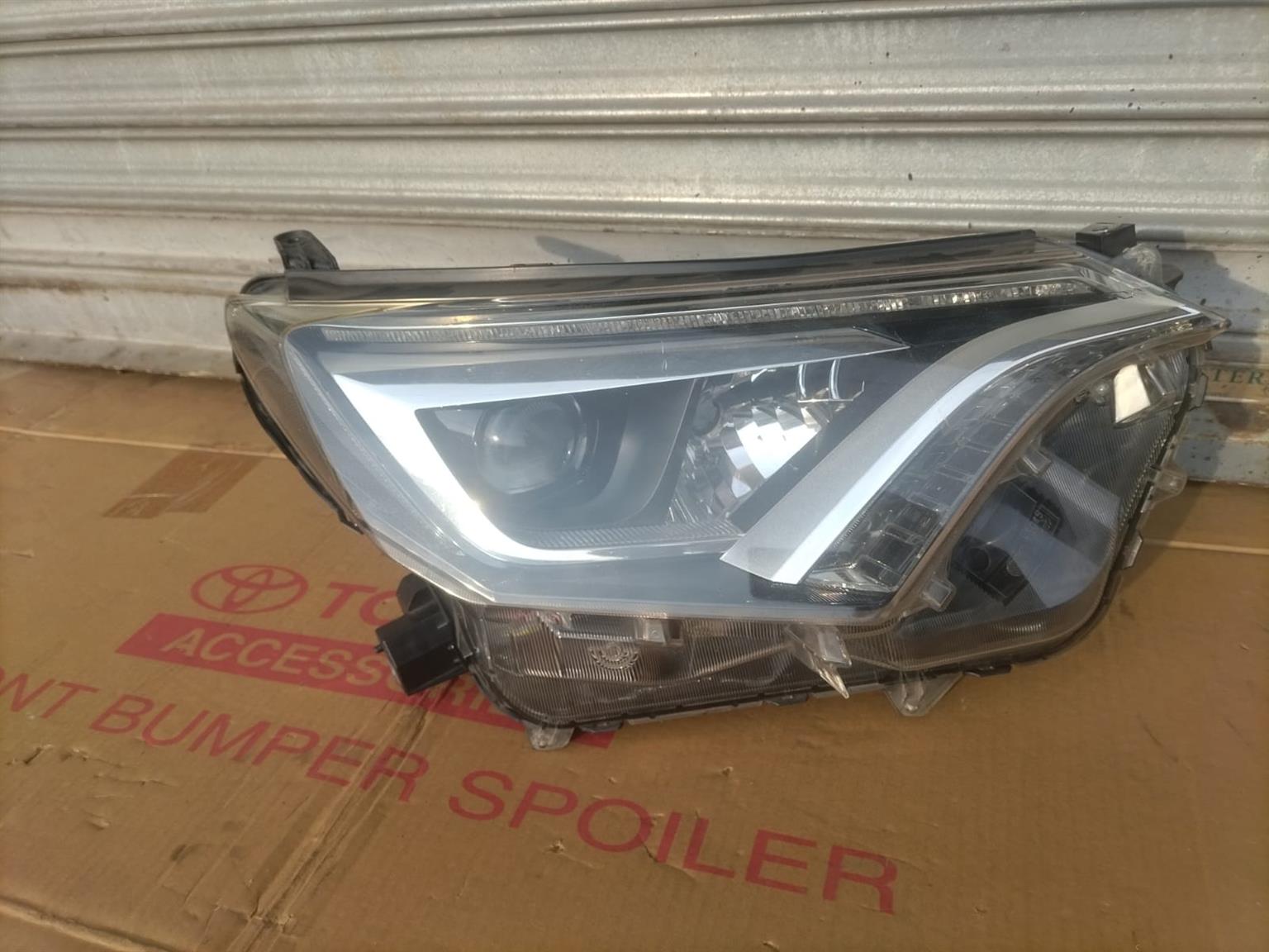 2016-2018 TOYOTA RAV 4 RHS XENON HEADLIGHT FOR - Private Seller 2016-2018 TOYOTA RAV 4 RHS XENON HEADLIGHT FOR - Private Seller