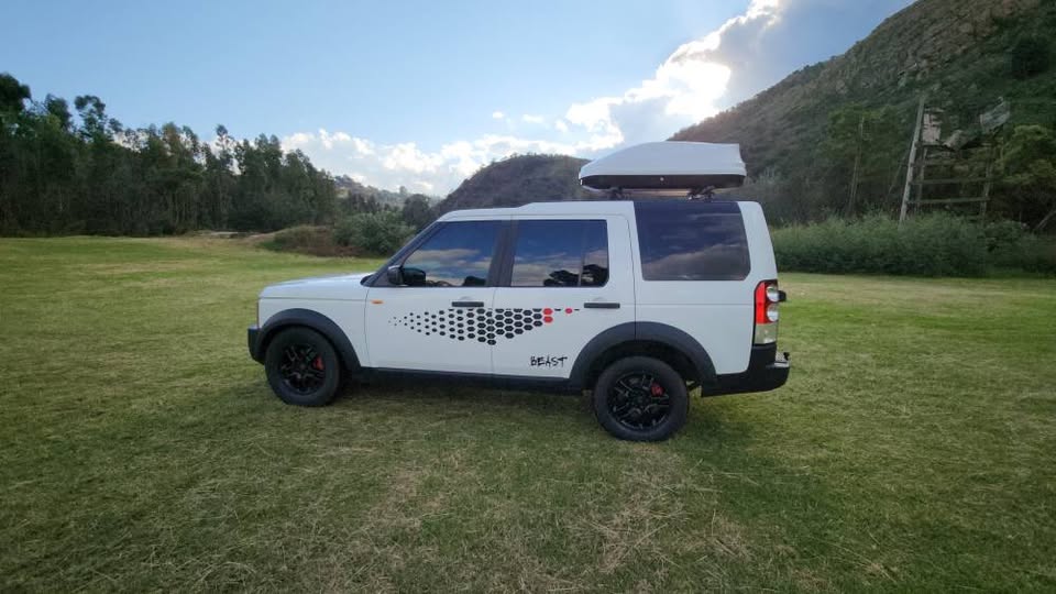 KEYONA Land Rover Discovery TDV6 HSE Luxury 7-Seater — Drive Your Dream Today