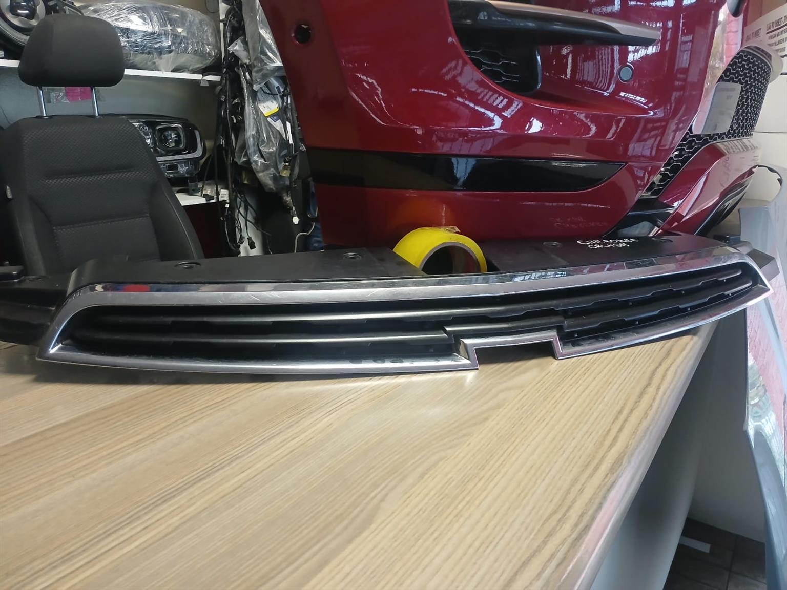 2013 CHEVROLET CRUZE FRONT GRILL IN GOOD CONDITION FOR SALE - Private Seller