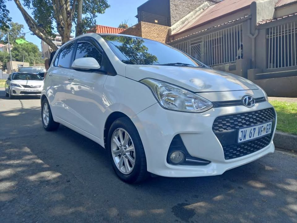 2018 Hyundai i10 GRAND 1.2 Petrol, Manual Transmission, White Color, Mileage