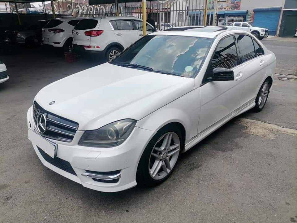 2013 Mercedes Benz C200 AMG Automatic and leather seat Sunroof