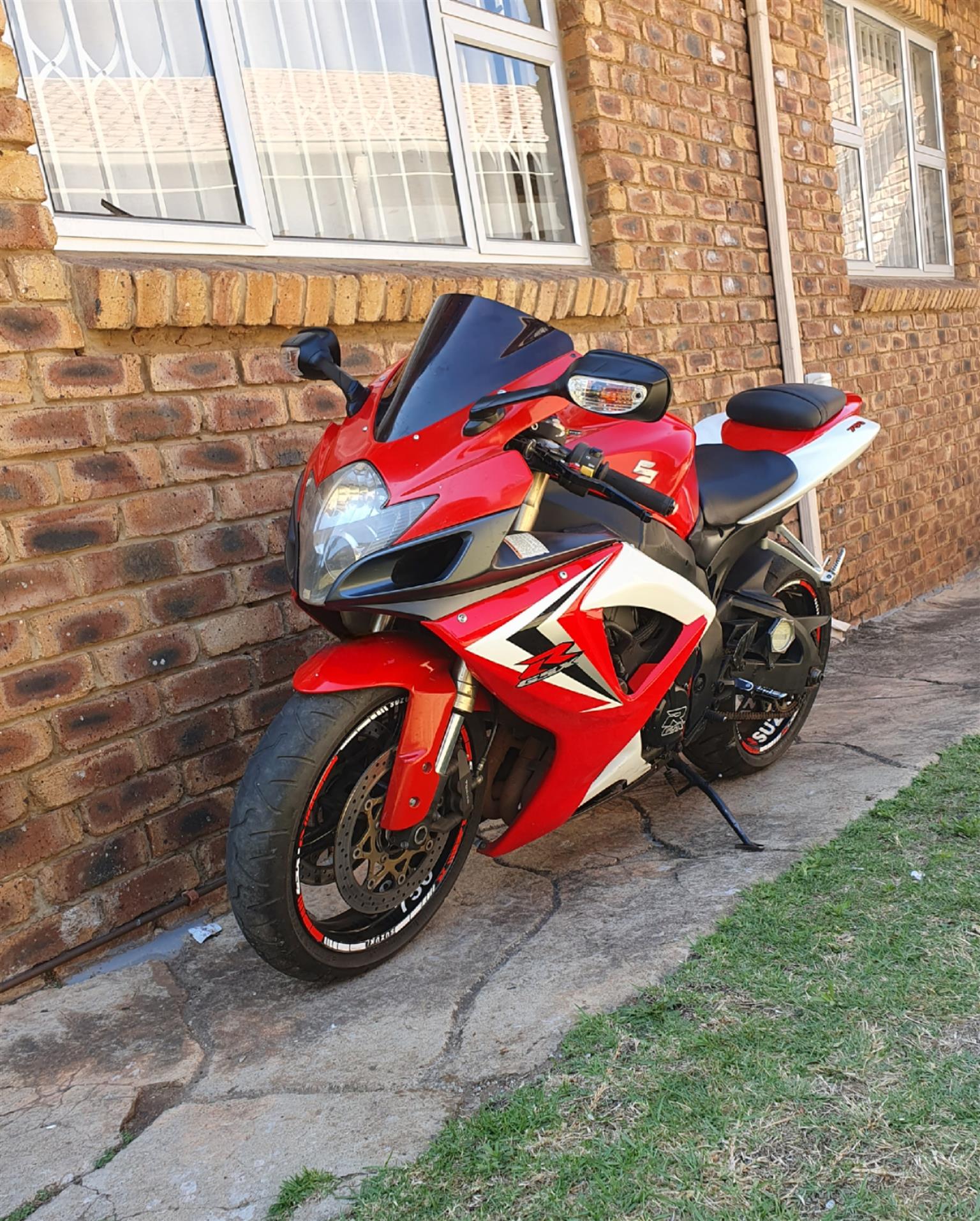 Mint!!! 2007 SUZUKI GSX-R 750 HAS 37K KMS - Private Seller