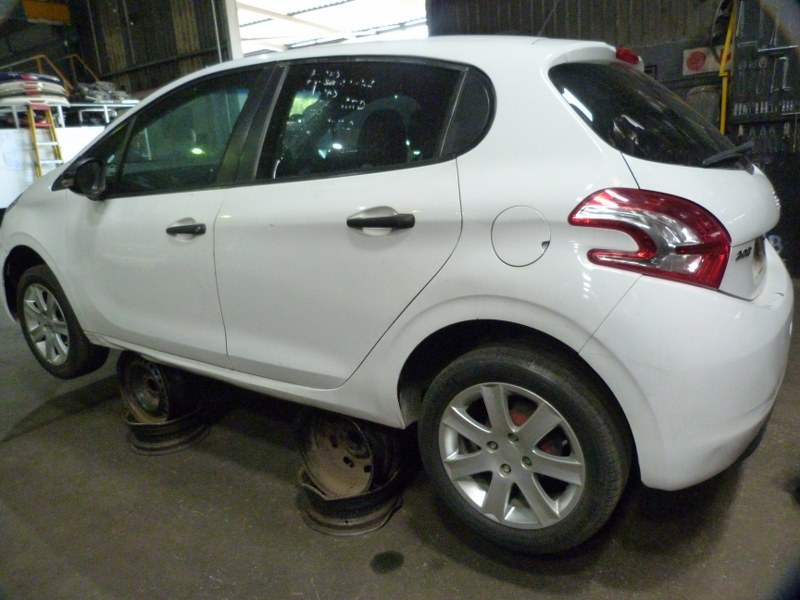 Peugeot 208 1.2 VVT Manual - 2016 STRIPPING FOR SPARES - Private Seller Peugeot 208 1.2 VVT Manual - 2016 STRIPPING FOR SPARES - Private Seller