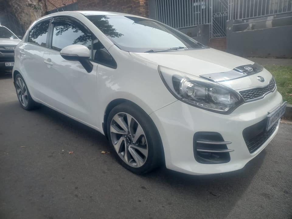 2015 KIA RIO TEC 1.4 PETROL, MANUAL, WHITE COLOR, MILEAGE 90000KMS SERVICE HISTORY.