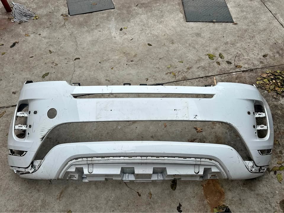 2023 range rover evoque L551 dynamic 2019- front bumper Genuine - Private Seller 2023 range rover evoque L551 dynamic 2019- front bumper Genuine - Private Seller