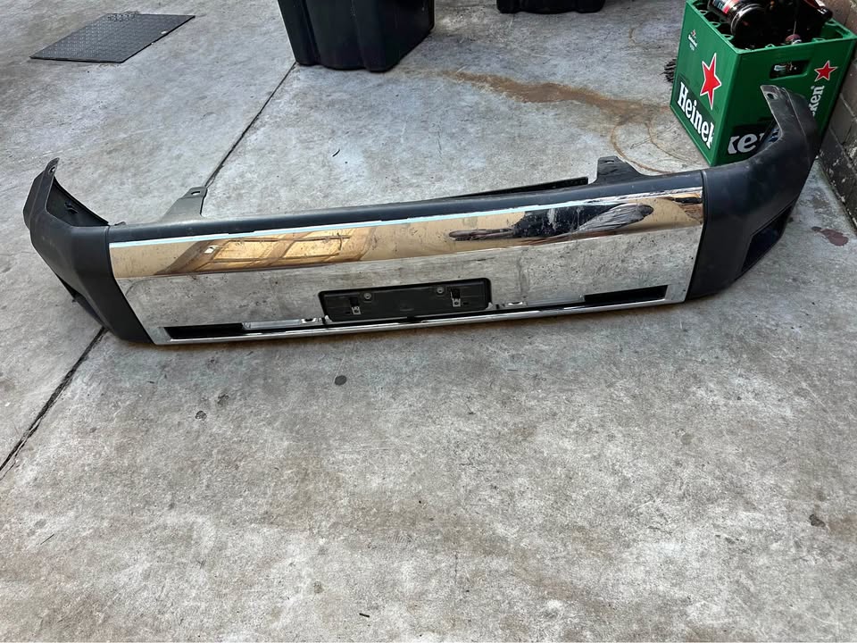 Toyota Land Cruiser 79 2025 complete bumper - Private Seller Toyota Land Cruiser 79 2025 complete bumper - Private Seller