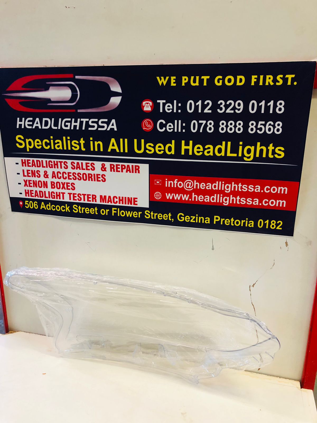 Ford Everest right side headlight lens (2016) - Private Seller Ford Everest right side headlight lens (2016) - Private Seller