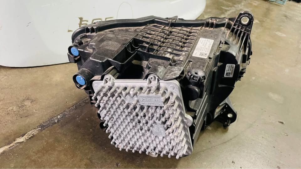 Land Rover Defender headlight - Private Seller Land Rover Defender headlight - Private Seller