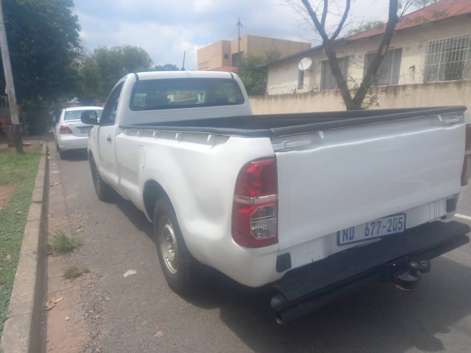 2013 Toyota Hilux Single cab low Raider White 2.5 Diesel, Manual, 141000kms. Leather Seats.