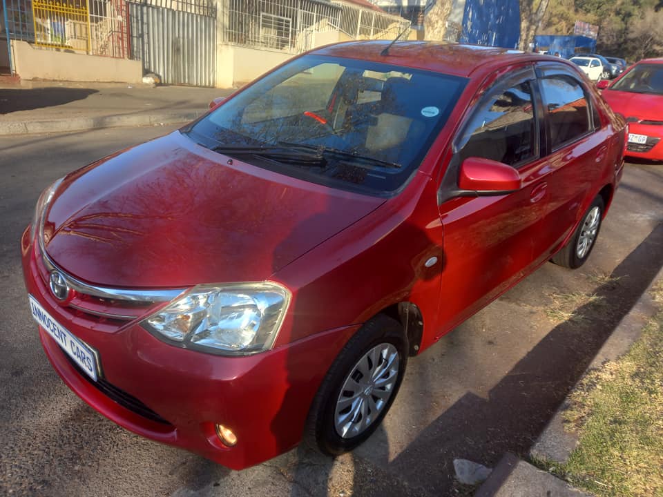 2015 TOYOTA ETIOS SEDAN 1.5 ENGINE PETROL, MANUAL, MAROON COLOR, MILEAGE