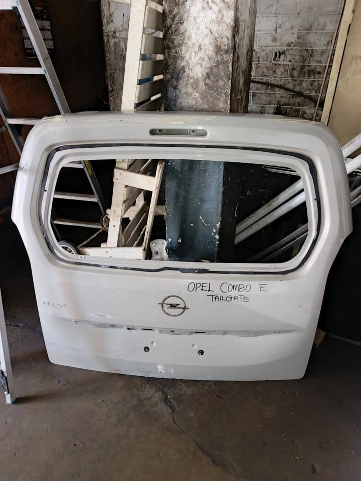 Opel combo E Tailgate - Private Seller