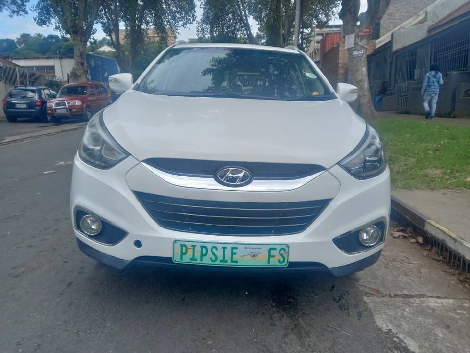 2015 HYUNDAI ix35 2.0 Petrol, Manual, White, Leather seats, 75000kms