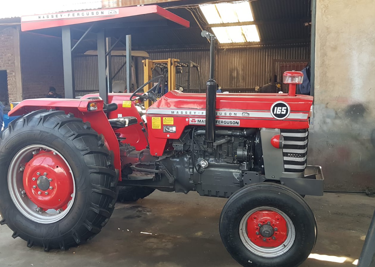 1975 Massey Ferguson 165 Tractor 4x2 For Sale | Junk Mail