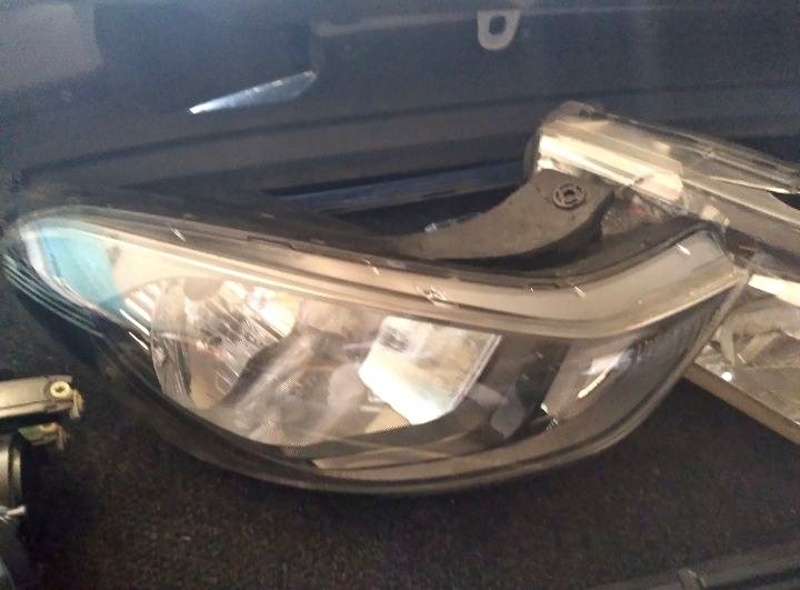 Hyundai i10 Headlight for Sale Right side - Private Seller Hyundai i10 Headlight for Sale Right side - Private Seller